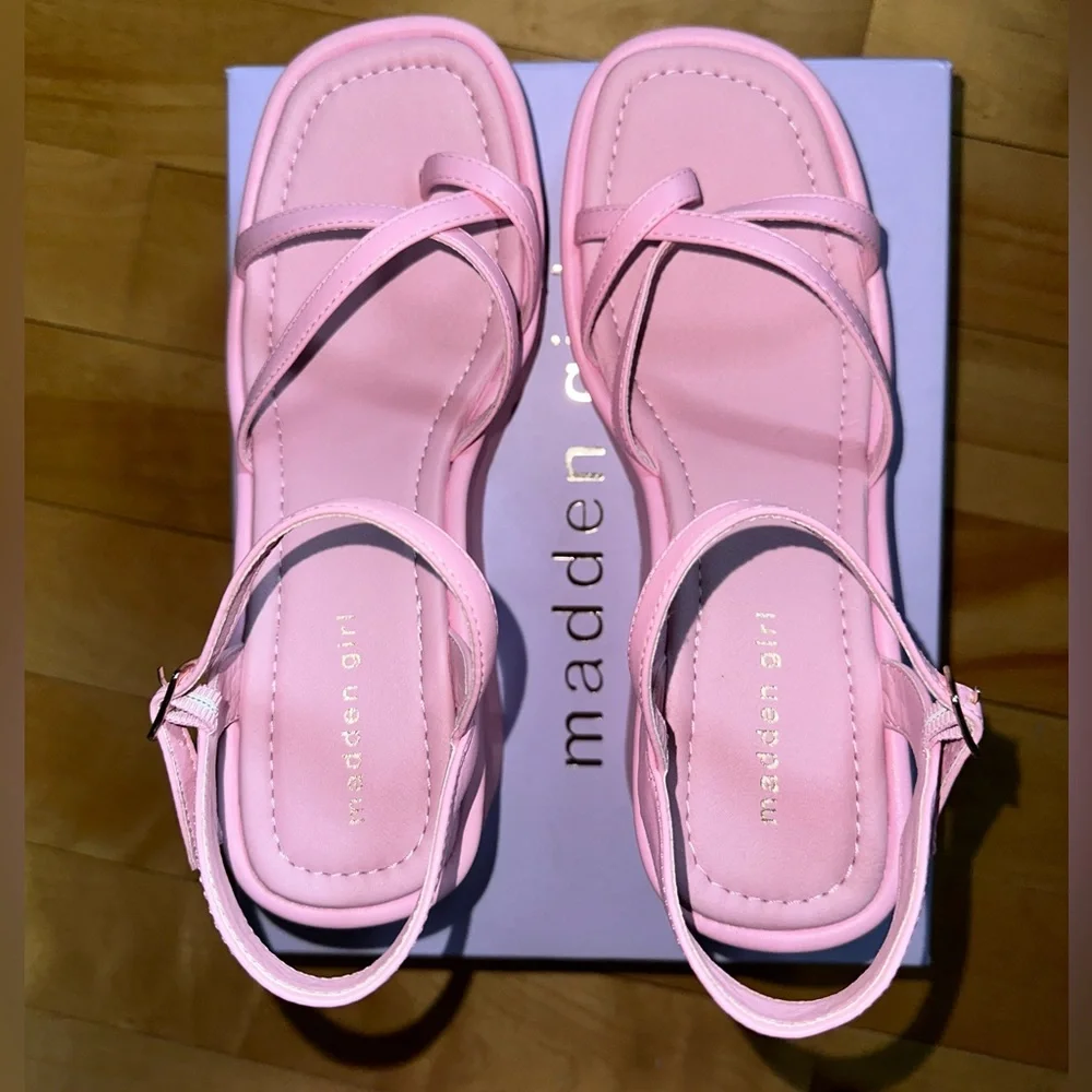NWT Madden Girl “Vault” Platform Sandal